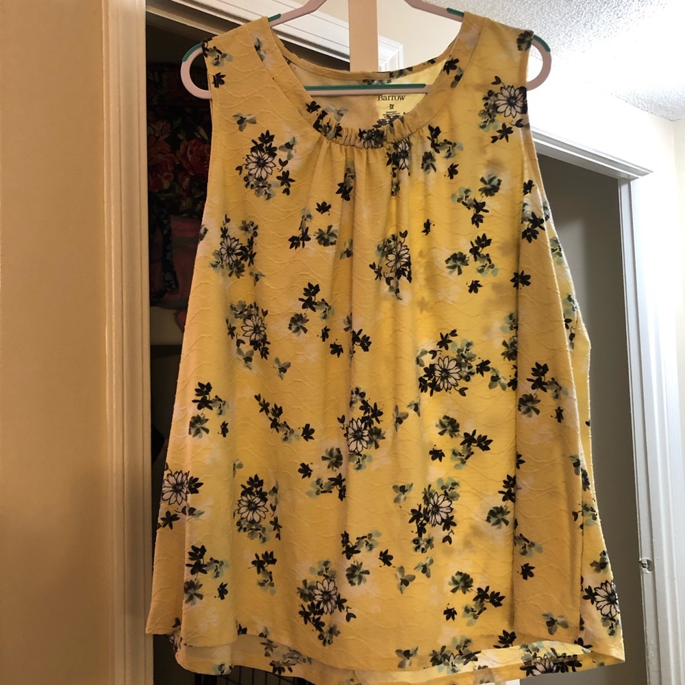 Croft and Barrow Yellow flowered Tank Top